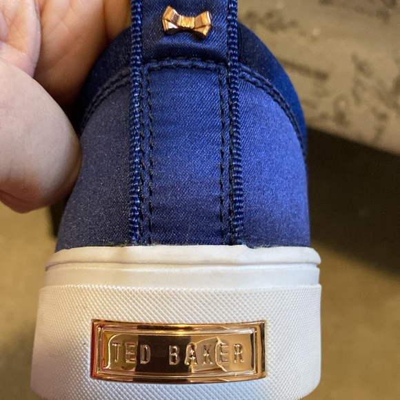 Ted Baker velvet sneakers. Navy Blue. Size 5. With signature gold bows. - Picture 6 of 8